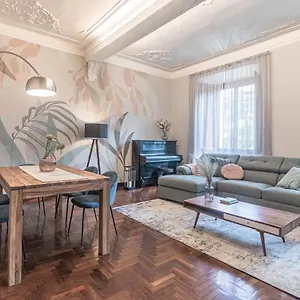 5 Min Historic Center Luxury White Lotus Mansion , Como Italia