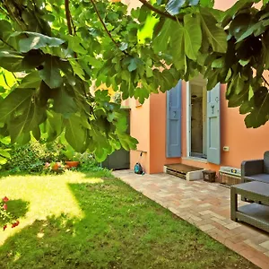 Oasis In The Centre Of , Bolonia Italia